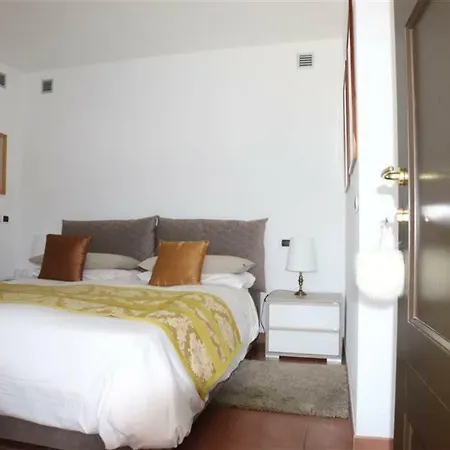 La Volpe Dorata Bed and Breakfast Στρέσα
